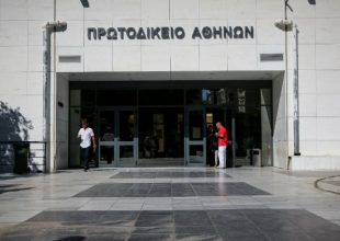 Aπόφαση σταθμός: Το πρωτοδικείο έδωσε επιμέλεια παιδιού σε πατέρα, η μητέρα πληρώνει διατροφή