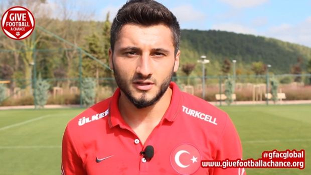 Η Ζανκτ Πάουλι έδιωξε τον Σαχίν που τάχθηκε υπέρ του πολέμου στη Συρία Η Ζανκτ Πάουλι έδιωξε τον Σαχίν που τάχθηκε υπέρ του πολέμου στη Συρία