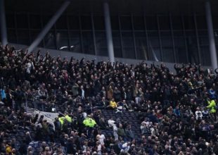 Oπαδοί του Ερυθρού Αστέρα μπήκαν στο γήπεδο παρά την απαγόρευση