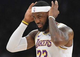 Ειρωνεία ΛεΜπρόν μετά το τρίτο σερί triple-double: “Ξοφλημένος Βασιλιάς”