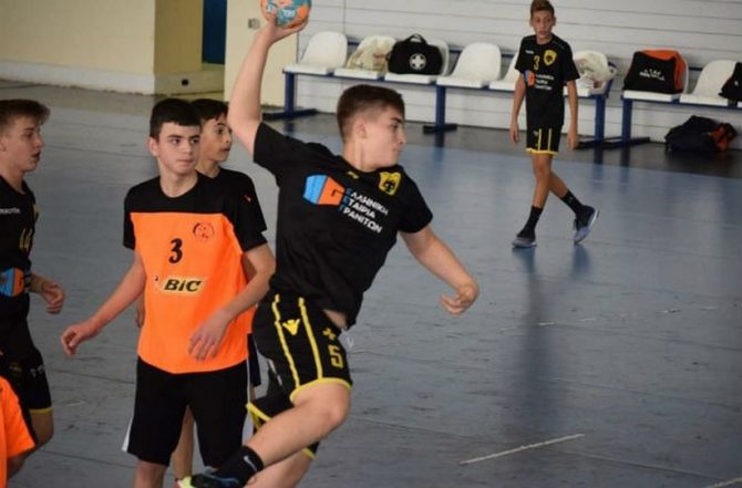 Συνεχίζονται οι εγγραφές στις ακαδημίες χάντμπολ της ΑΕΚ
