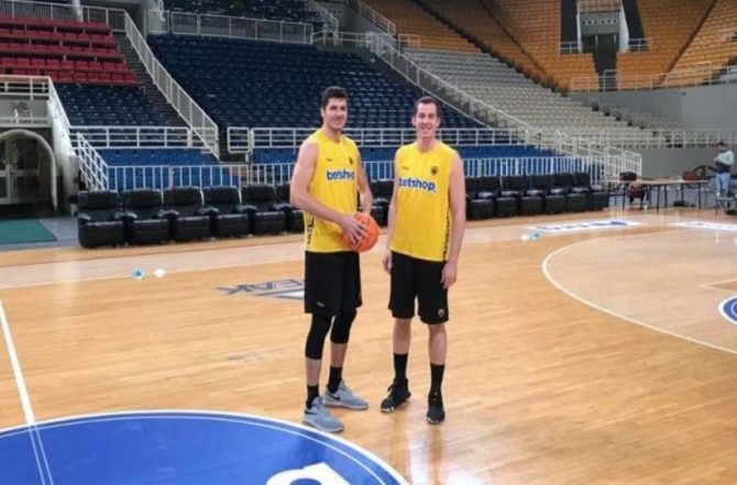Με ρούχα της ΑΕΚ η προπόνηση της Μπούργος
