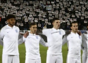 Οι οπαδοί του Κοσόβου αποθέωσαν την Αγγλία με σημαίες και συνθήματα