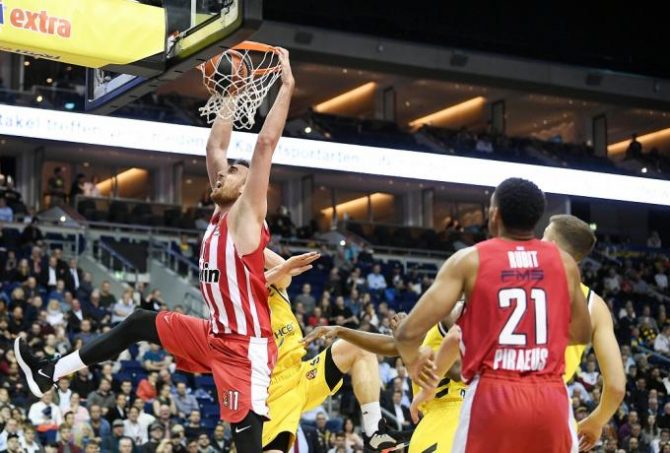 Κέρδισε την Άλμπα ο Ολυμπιακός με 80-99
