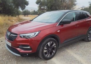 Στον δρόμο με το Opel Grandland X 1.2 AT8