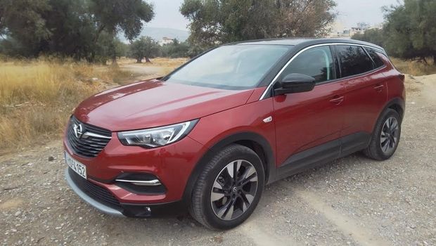 Στον δρόμο με το Opel Grandland X 1.2 AT8