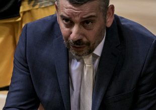 Παπαθεοδώρου: «Άμυνα υψηλού επιπέδου από την ΑΕΚ»