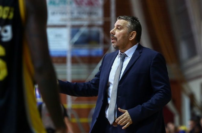 Παπαθεοδώρου: «Η πίεση είναι δεδομένη για την ΑΕΚ»
