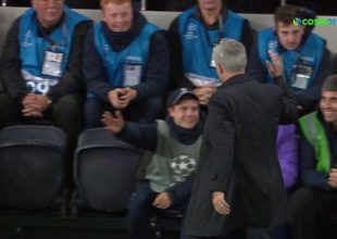 Ballboy του Τότεναμ – Ολυμπιακός: “Μου έφτιαξε τη ζωή ο Μουρίνιο”