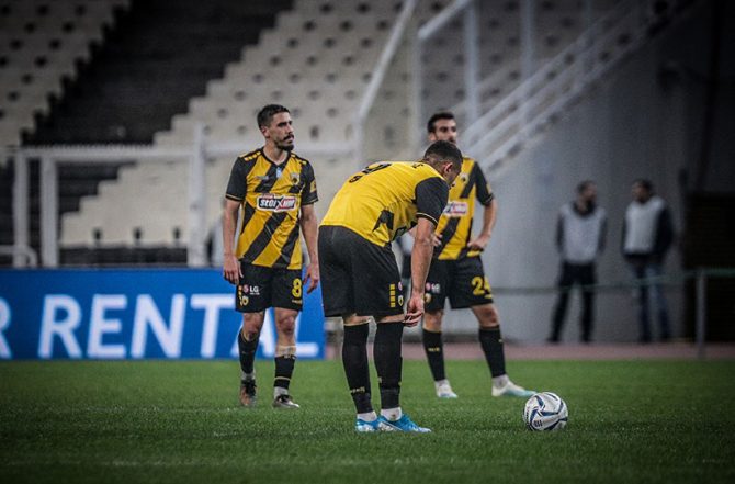 Σιμόες: «Αισθάνομαι ντροπή, όλα πάνε στραβά»