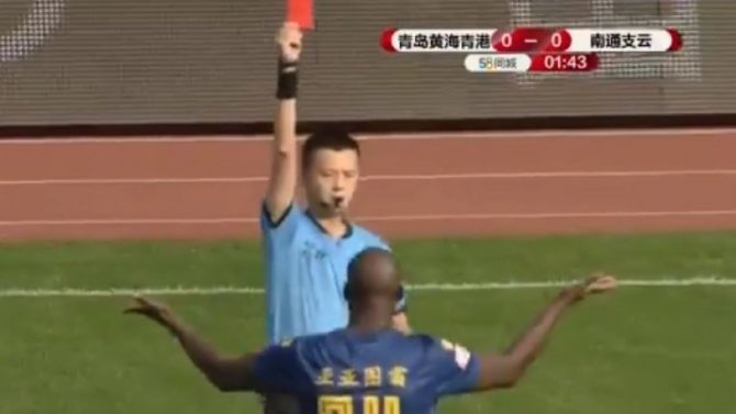 Ο Γιάγια Τουρέ αποβλήθηκε στο τελευταίο του ματς στην Κίνα (vid)