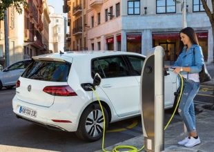 Επιδοτεί την αγορά ηλεκτρικών η VW στην Ελλάδα