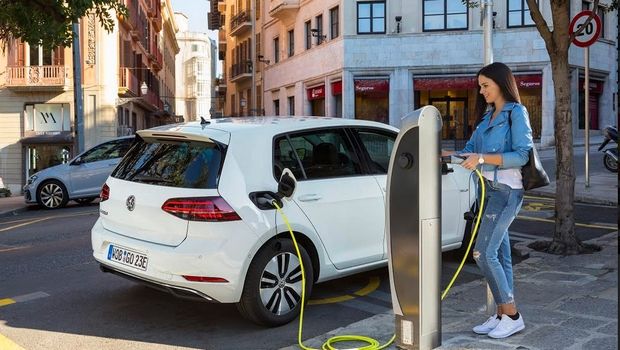 Επιδοτεί την αγορά ηλεκτρικών η VW στην Ελλάδα