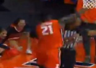 NCAA: Παίκτης έριξε κατά λάθος γροθιά στο πρόσωπο διαιτητή ενώ πανηγύριζε!
