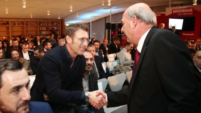 60 χρόνια Α’ Εθνική: Η χειραψία Γραμμένου – Καρέρα (pics) 60 χρόνια Α’ Εθνική: Η χειραψία Γραμμένου – Καρέρα (pics)