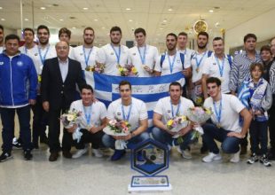 Στην Ελλάδα με την κούπα οι Παγκόσμιοι πρωταθλητές (pics)