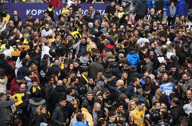 Αποθέωση για την Βασίλισσα! – «ΑΕΚΑΡΑ φέρε μας το Κύπελλο!»