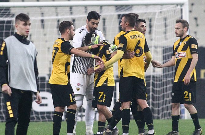 Δέχεται γκολ και μετά… κατάρρευση