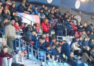 Τρίκαλα-ΟΦΙ: Συστάσεις από τους αστυνομικούς σε οπαδούς για το… τσιγάρο!