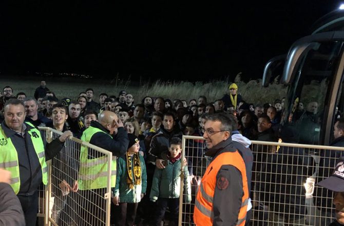 «Χαμός» από κόσμο στα αποδυτήρια της ΑΕΚ! (PICS)