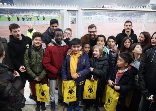 Μοίρασαν δώρα στα παιδιά από τα Χωριά SOS οι Κιτρινόμαυροι (PICS)