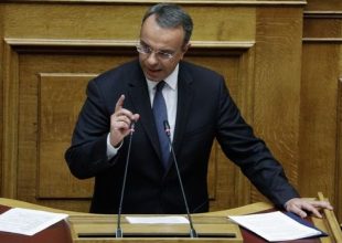 Χριστουγεννιάτικο δώρο σε ΠΑΕ και ΚΑΕ: Μειώνεται η φορολογία σε 22%