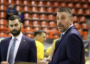 Μενουδάκος: «Να ανεβάσουμε ένταση στην άμυνα»