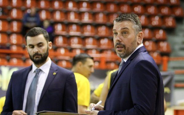 Μενουδάκος: «Να ανεβάσουμε ένταση στην άμυνα»
