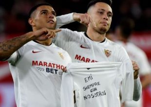 Η Σεβίλλη πέρασε και η πρόκριση αφιερώθηκε στη μνήμη του Σάλα