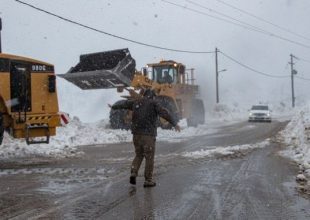 Η κακοκαιρία “Ηφαιστίων” σε πλήρη εξέλιξη: Κατακόρυφη πτώση θερμοκρασίας – Έρχονται χιόνια και στην Αττική