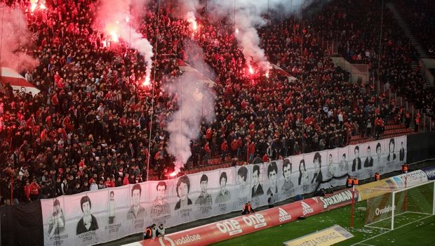 Ολυμπιακός: Συγκίνηση και δάκρυα στη μνήμη των θυμάτων της Θύρας 7