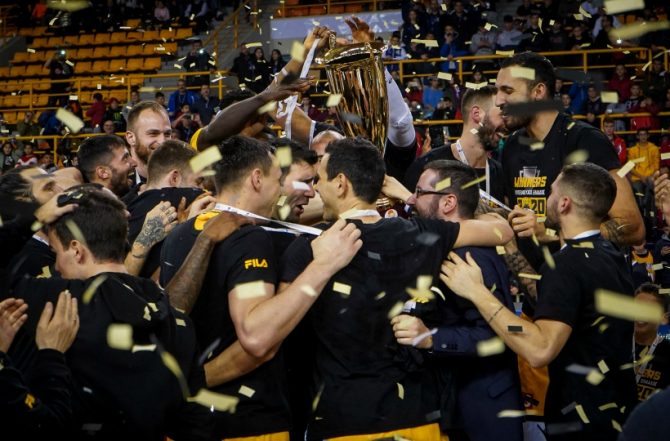 Καθιερωμένες στιγμές με την Κούπα (pics-vid)