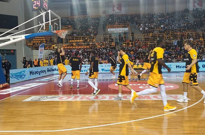 Στο παρκέ Μάκης και Βασίλισσα – Γνώρισαν την αποθέωση (VIDS)