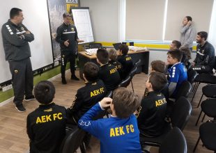 Έκοψε την πρωτοχρονιάτικη πίτα η Ακαδημία της ΑΕΚ! (ΦΩΤΟ)