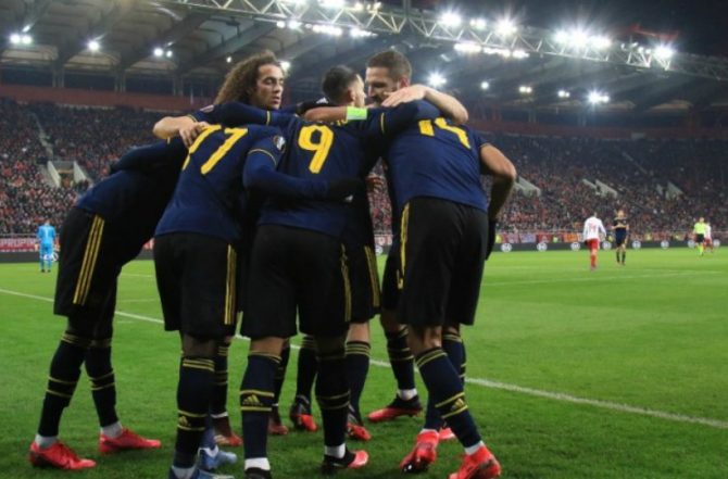 Premier League: Σε βάρδιες η παρουσία των παικτών στα αποδυτήρια