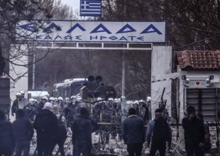 Χιλιάδες μετανάστες στη μεθόριο του Έβρου – Ενισχύονται οι δυνάμεις της ΕΛ.ΑΣ.