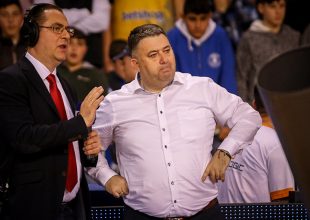 Γιατράς: Σε έξαλλη κατάσταση έξω από τα αποδυτήρια των διαιτητών (video)