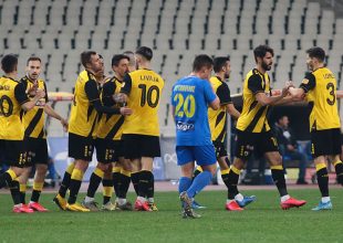 Τηλεδιάσκεψη Super League – ΠΣΑΠ το μεσημέρι για τη μείωση στο συμβόλαια