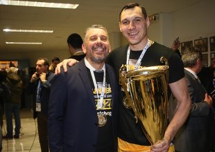 Παπαθεοδώρου: «Είμαστε πολύ χαρούμενοι που προσθέσαμε ακόμα έναν τίτλο»