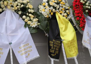 Το στεφάνι της ΑΕΚ στο μνημόσυνο της θύρας 7 (ΦΩΤΟ)