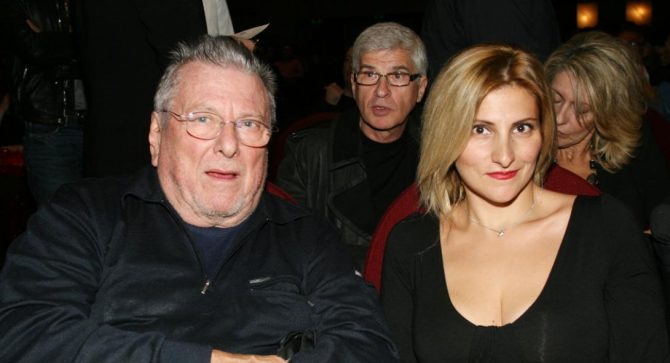 Η Θεοδώρα Βουτσά ραγίζει καρδιές με το «αντίο» στον πατέρα της (pics & vid) Η Θεοδώρα Βουτσά ραγίζει καρδιές με το «αντίο» στον πατέρα της (pics & vid)