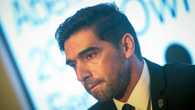 Φερέιρα: «Ολοι περιμένουμε την ΟΥΕΦΑ να βρει το κουράγιο να ακυρώσει τις διοργανώσεις»