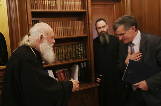 Ιερώνυμος: «Να μετατρέψουμε τα σπίτια μας σε εκκλησίες και να προσευχηθούμε»