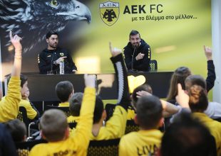 Σβάρνας και Αθανασιάδης ανακρίθηκαν από τα… αετόπουλα (VIDEO)