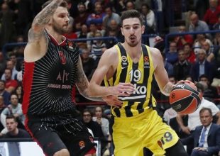 Κορωνοϊός: Στο κενό οι φωνές των παικτών στην Τουρκία