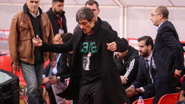 Ολυμπιακός – Παναθηναϊκός: Η είσοδος του Γιαννακόπουλου στον αγωνιστικό χώρο