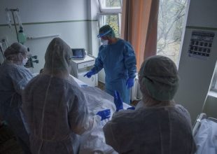 Κορωνοϊός: Ακόμη 4 άνδρες έχασαν τη ζωή τους στην Ελλάδα – 36 νεκροί συνολικά