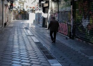 Απαγόρευση κυκλοφορίας: Πώς θα γίνει – Οι εξαιρέσεις, το SMS και τα έντυπα για τις μετακινήσεις