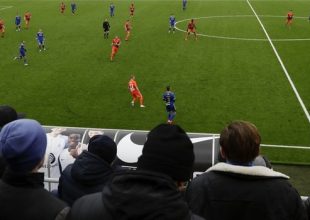 Κορωνοϊός: Στη Λευκορωσία παίζουν μπάλα γιατί η βότκα είναι το φάρμακο