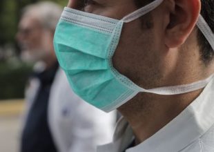 Αντιπρύτανης ΑΠΘ: “Κατασκευασμένος ο κορονοϊός, υπάρχει εμβόλιο” – Οι διευκρινίσεις του